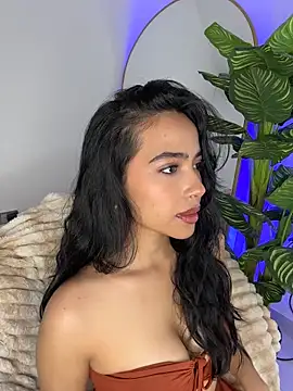  Emily Thompson  online show from 06.17.26