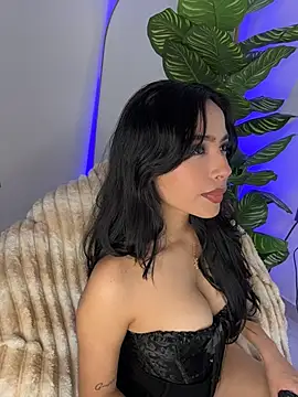  Emily Thompson  online show from 07.04.26