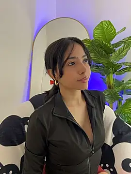  Emily Thompson  online show from 08.02.26