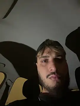 Snapshot of Bello98sud chatting on 09.24.25 Bello98sud online show from 09.24.25