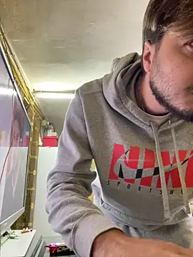 Snapshot of Bello98sud chatting on 12.04.25 Bello98sud online show from 12.04.25