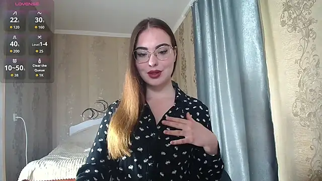 Snapshot of Leila_Kissyu chatting on 04.26.26 Leila Kissyu online show from 04.26.26
