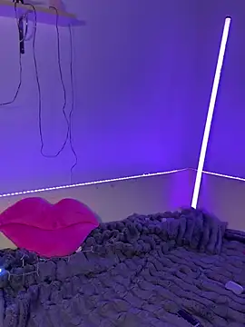 MiraLuccian online show from 02.12.26