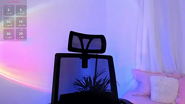 Snapshot of Hi_Soyfer chatting on 10.27.25 Hi Soyfer online show from 10.27.25