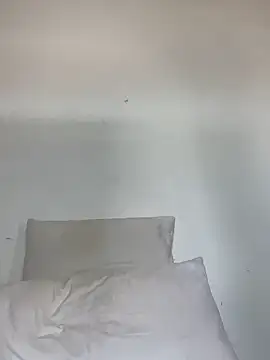 Snapshot of Elen chatting on 11.05.25 Elen online show from 11.05.25