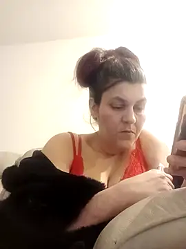 Curvy-Essex-Milf online show from 12.13.25