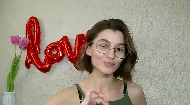luna Gharming online show from 03.11.25