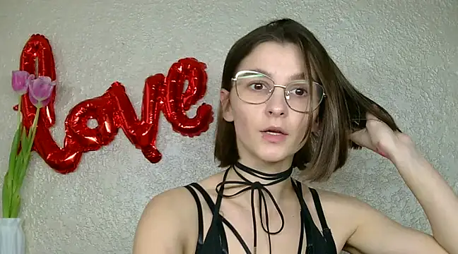 luna Gharming online show from 03.12.25