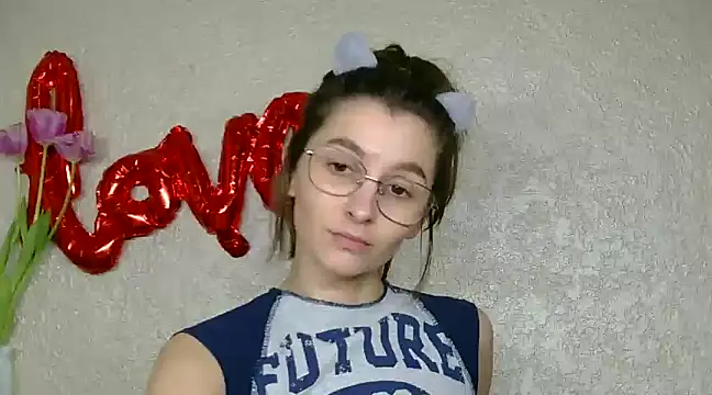 luna Gharming online show from 03.13.25