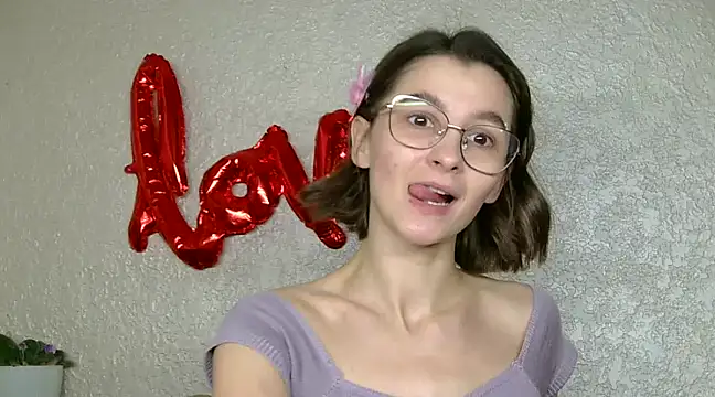luna Gharming online show from 03.15.25