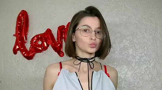 luna Gharming online show from 03.17.25