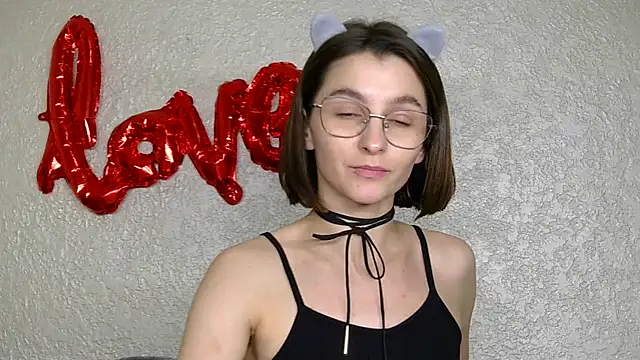 luna Gharming online show from 03.17.25