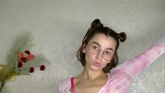 luna Gharming online show from 09.11.25