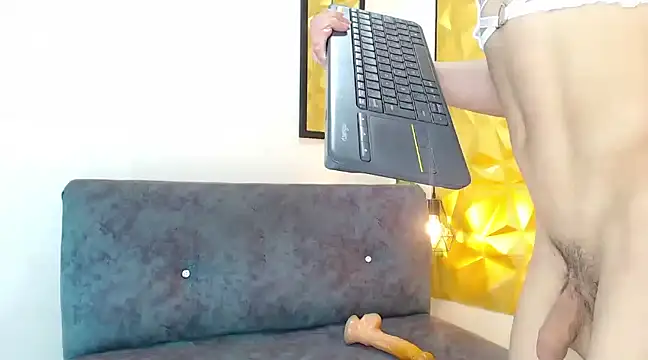 Small Hot19 online show from 03.08.25