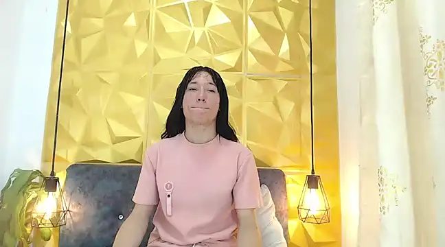 Small Hot19 online show from 03.12.25