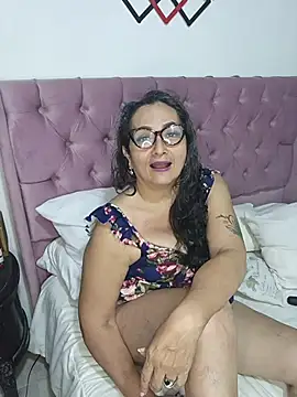 AlessandraLeroy online show from 10.30.25