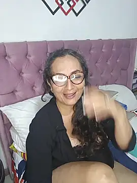 AlessandraLeroy online show from 11.13.25