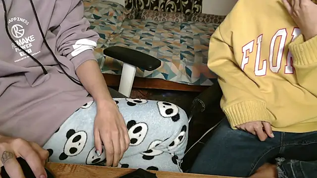 NaughtyThrouple007 online show from 12.18.25