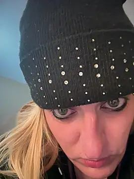 KITTYBOOBOOFUXX online show from 04.01.26