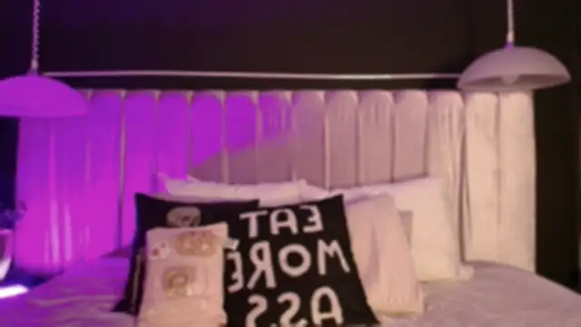 Zhally Dee online show from 09.17.25