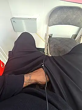 Snapshot of Gotabodiee chatting on 11.27.25 Gotabodiee online show from 11.27.25