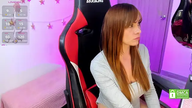 Snapshot of LindaSilverstone chatting on 09.09.25 LindaSilverstone online show from 09.09.25