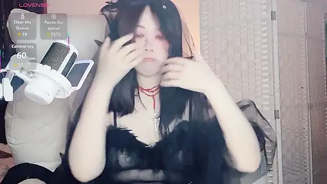 Cocobee online show from 10.25.25