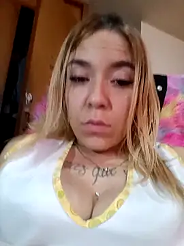 Snapshot of sara_crushx chatting on 10.14.25 sara crushx online show from 10.14.25