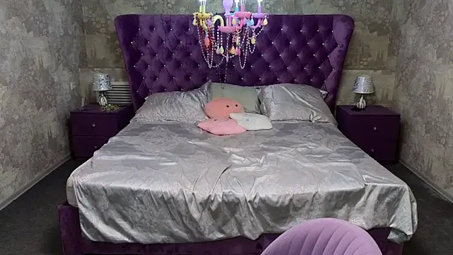 Snapshot of Kira_Kenet chatting on 03.20.25 Kira Kenet online show from 03.20.25