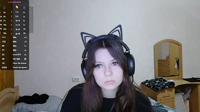 Snapshot of RendyDow chatting on 10.28.25 RendyDow online show from 10.28.25