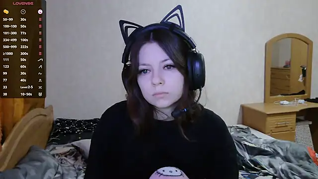 Snapshot of RendyDow chatting on 10.30.25 RendyDow online show from 10.30.25