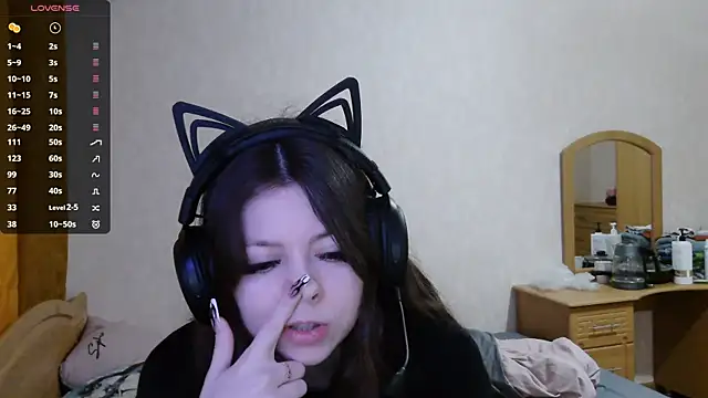 Snapshot of RendyDow chatting on 11.08.25 RendyDow online show from 11.08.25