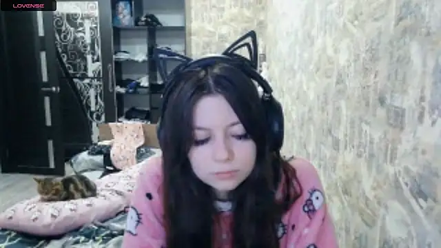 Snapshot of RendyDow chatting on 11.29.25 RendyDow online show from 11.29.25