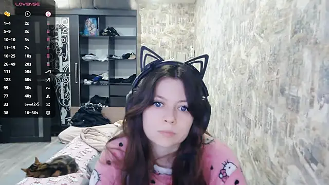 Snapshot of RendyDow chatting on 12.01.25 RendyDow online show from 12.01.25