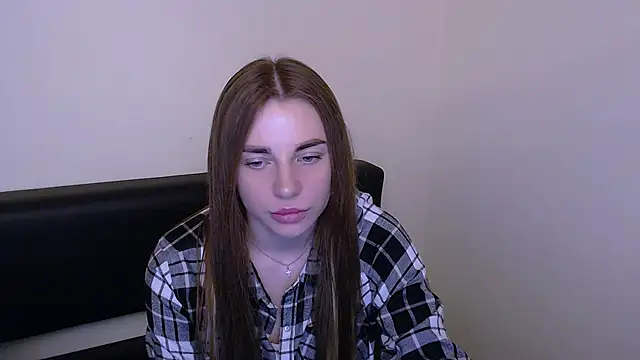 Snapshot of MiaDari_ chatting on 03.07.25 MiaDari online show from 03.07.25