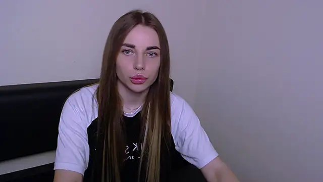 Snapshot of MiaDari_ chatting on 03.10.25 MiaDari online show from 03.10.25