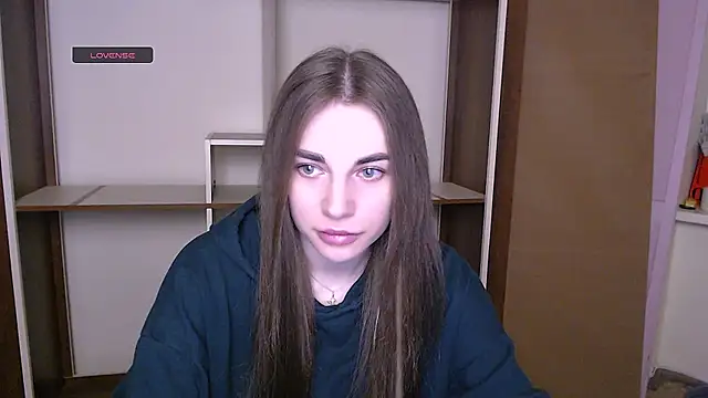 Snapshot of MiaDari_ chatting on 03.17.25 MiaDari online show from 03.17.25