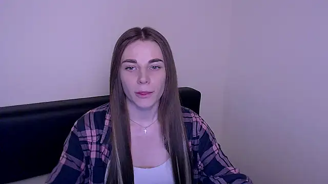 Snapshot of MiaDari_ chatting on 03.19.25 MiaDari online show from 03.19.25