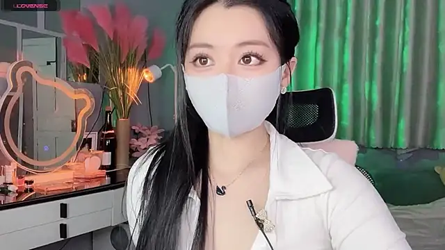 Snapshot of MI_KA22 chatting on 10.20.25 MI KA22 online show from 10.20.25