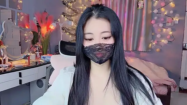 Snapshot of MI_KA22 chatting on 11.29.25 MI KA22 online show from 11.29.25