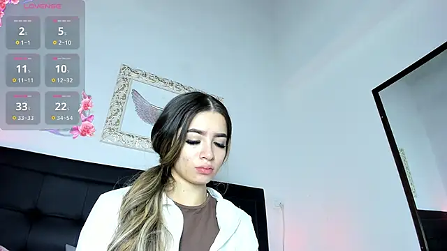 Snapshot of Lola_Blondie chatting on 10.03.25 Lola Blondie online show from 10.03.25