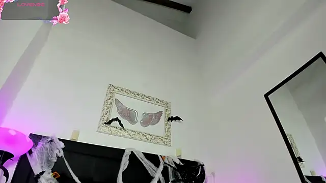 Snapshot of Lola_Blondie chatting on 10.10.25 Lola Blondie online show from 10.10.25