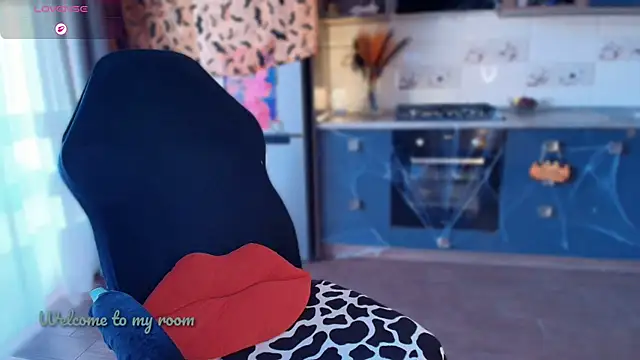 Snapshot of emlana chatting on 10.25.25 emlana online show from 10.25.25