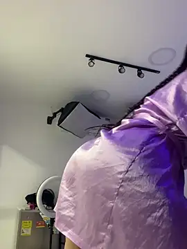 Snapshot of AlesiaCooper chatting on 10.18.25 AlesiaCooper online show from 10.18.25