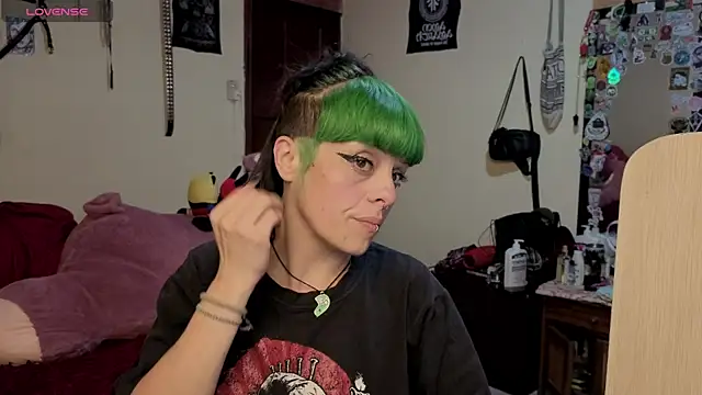 freyaa sorcerees online show from 12.15.25