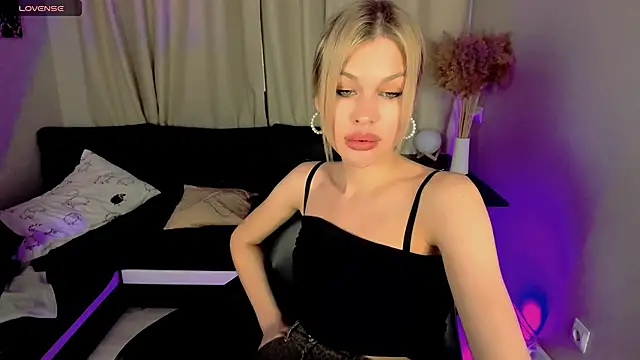 Melissa Rood online show from 03.11.25