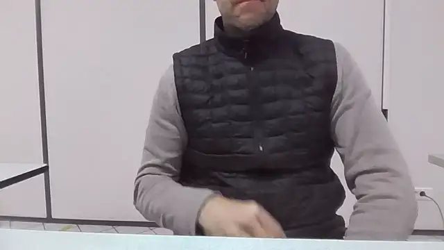 Snapshot of Simon_76 chatting on 10.24.25 Simon 76 online show from 10.24.25