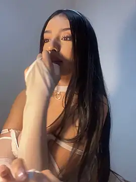 MagieeThomson online show from 10.06.25