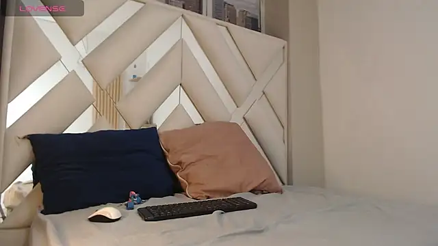 Snapshot of willow_smitt chatting on 02.13.26 willow smitt online show from 02.13.26