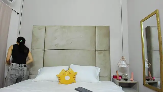 lucianasmith  online show from 10.07.25